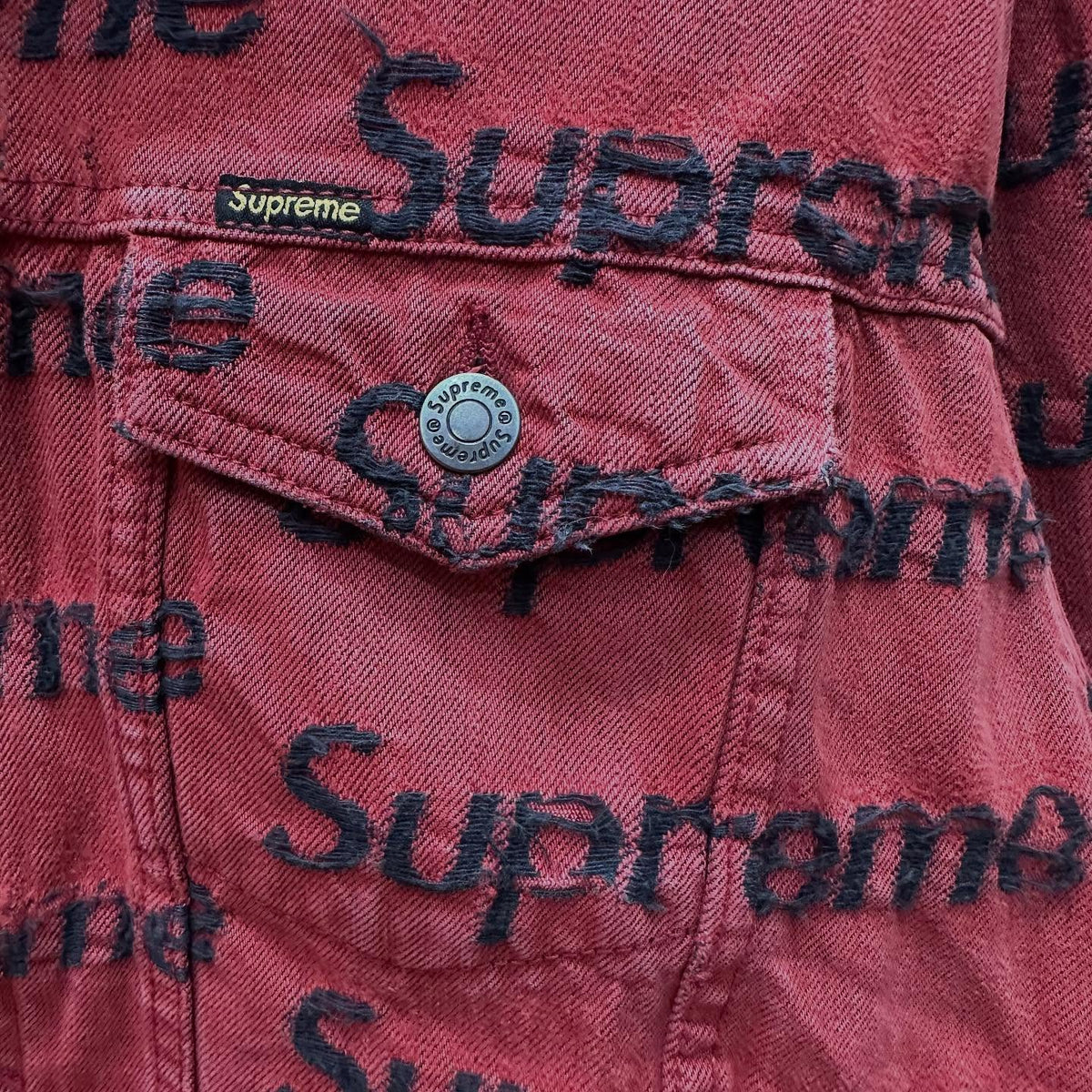 Supreme Frayed Logos Denim Trucker Jacket (RED)