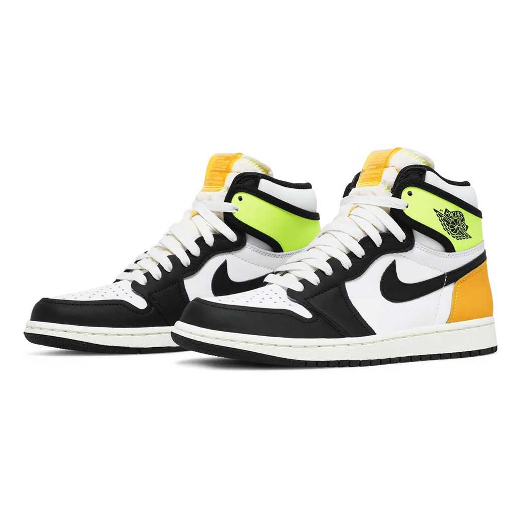 รองเท้าผ้าใบ Nike Jordan 1 Retro High สีขาว ดำ Volt University สีทอง