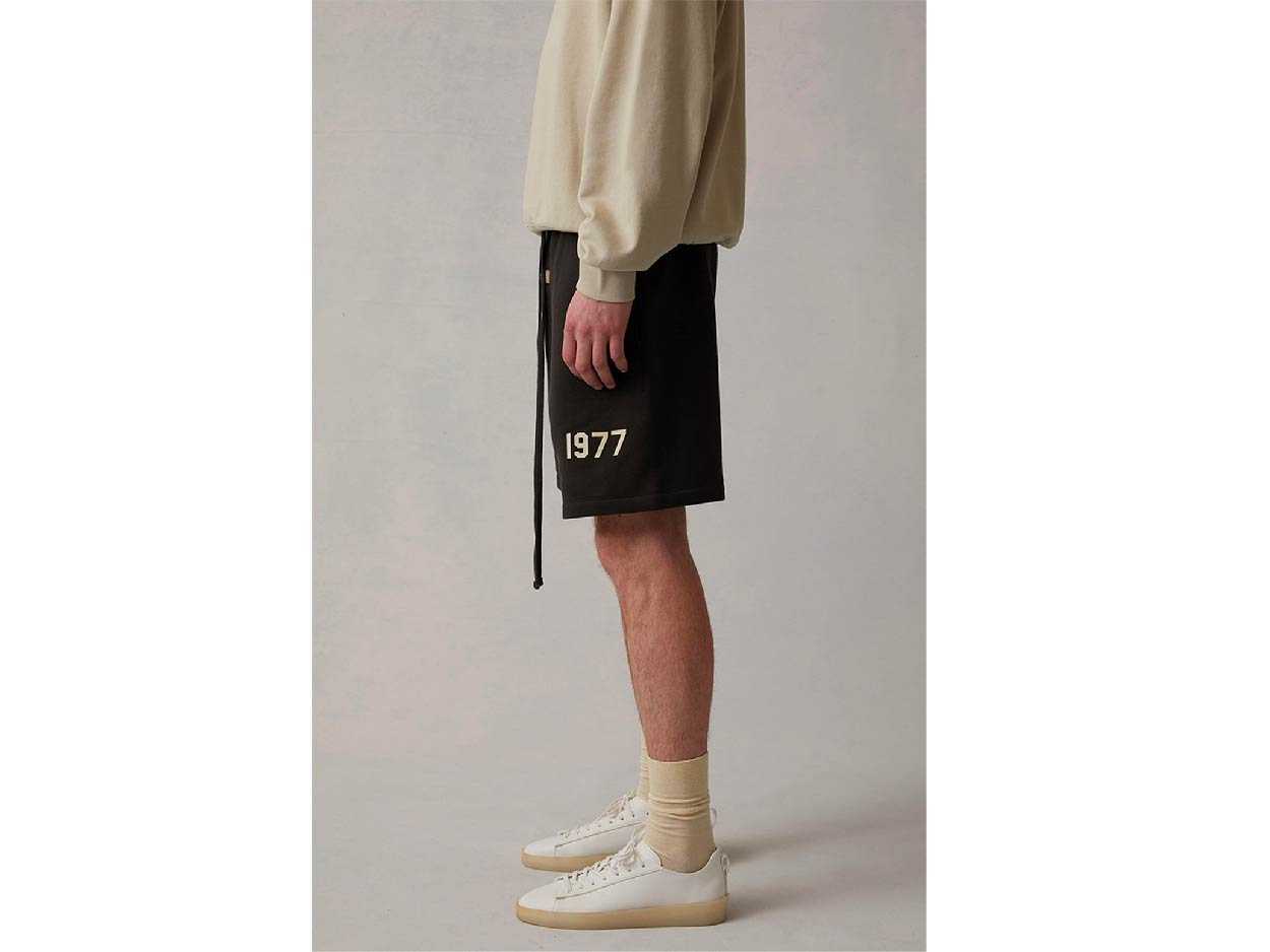 FEAR OF GOD ESSENTIALS 1977 Relaxed Sweat Shorts (IRON)