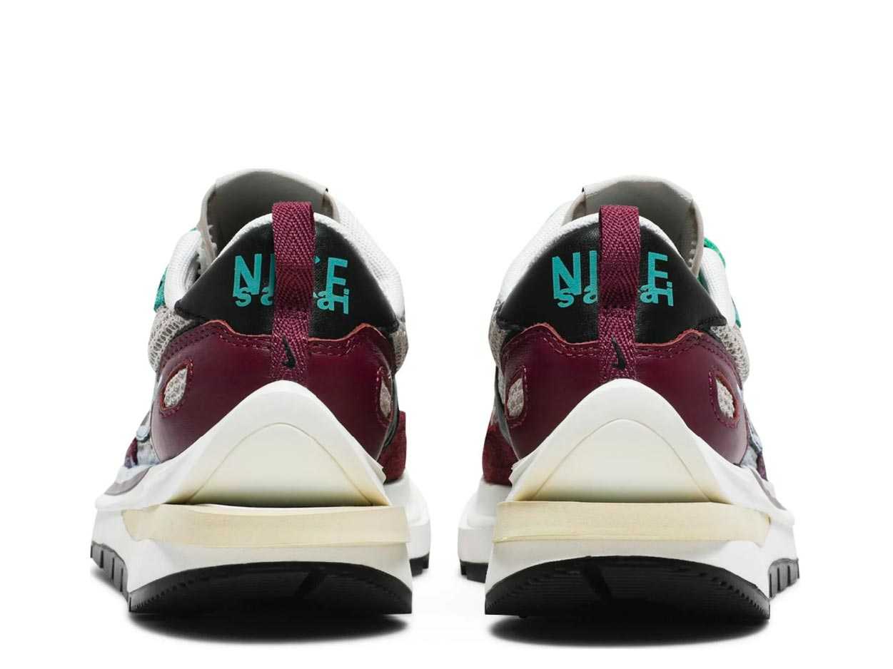 Nike Vaporwaffle x sacai Villain Red Neptune Green