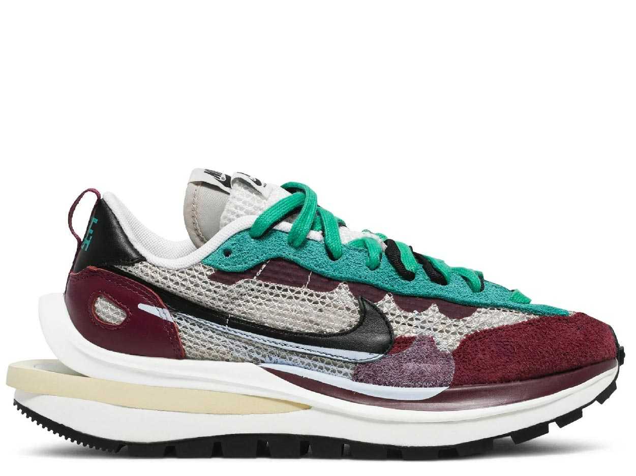 Nike Vaporwaffle x sacai Villain Red Neptune Green