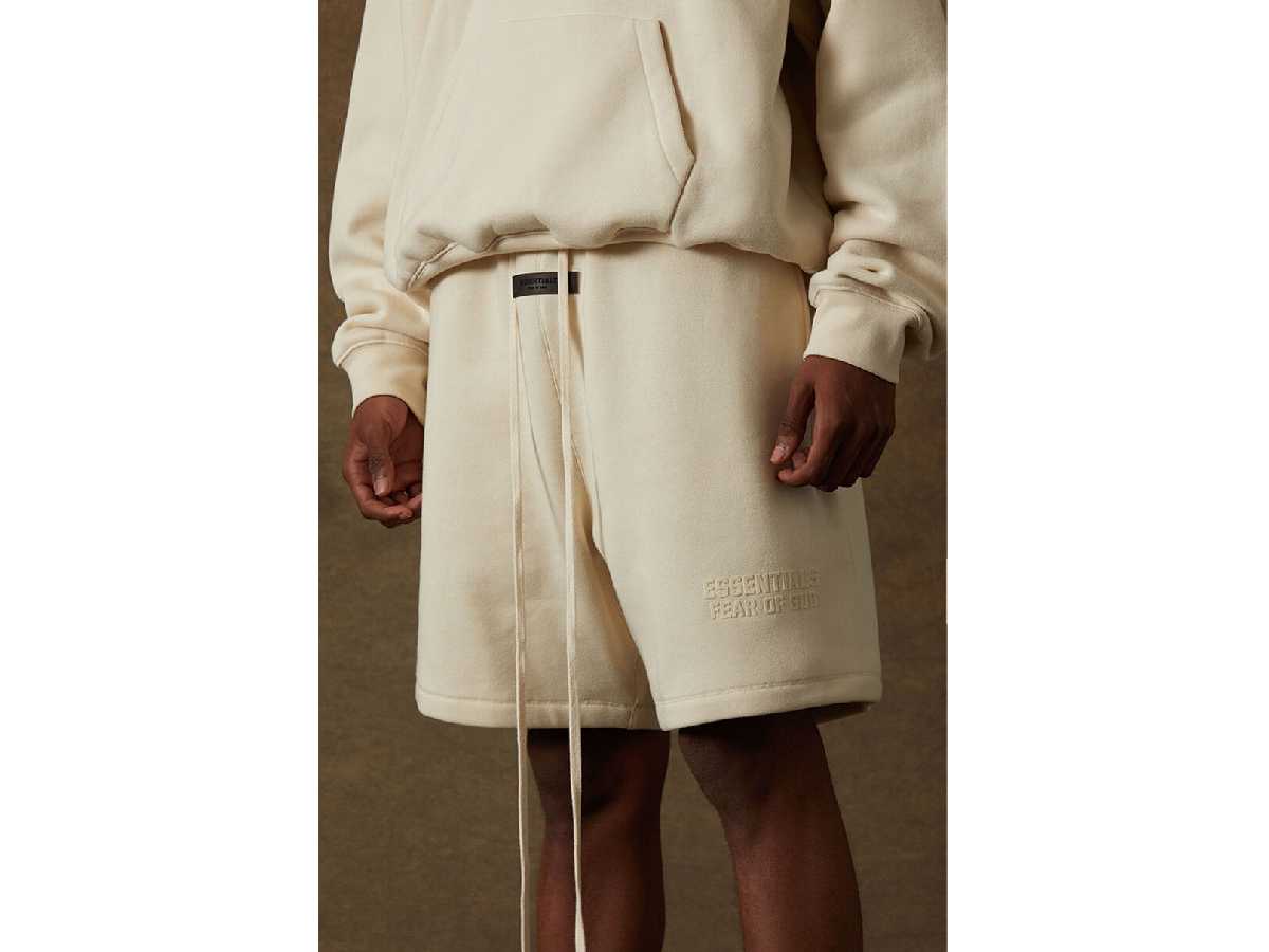FEAR OF GOD ESSENTIALS Relaxed Sweat Shorts (EGG SHELL)