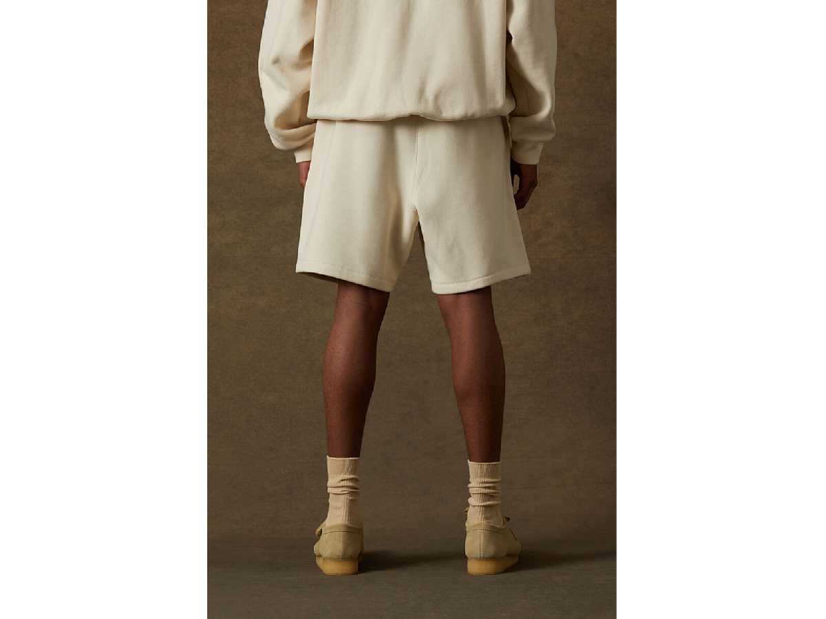 FEAR OF GOD ESSENTIALS Relaxed Sweat Shorts (EGG SHELL)