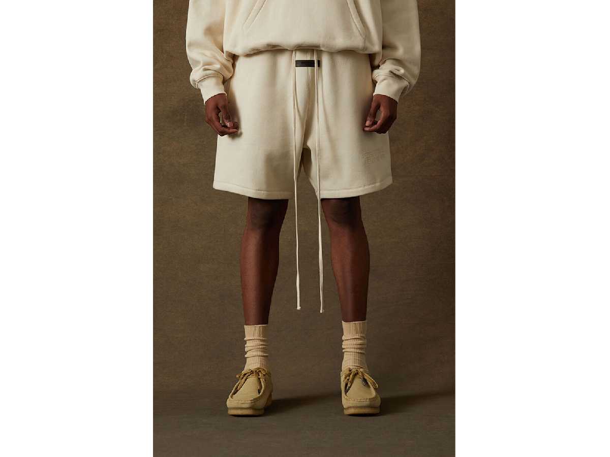 FEAR OF GOD ESSENTIALS Relaxed Sweat Shorts (EGG SHELL)