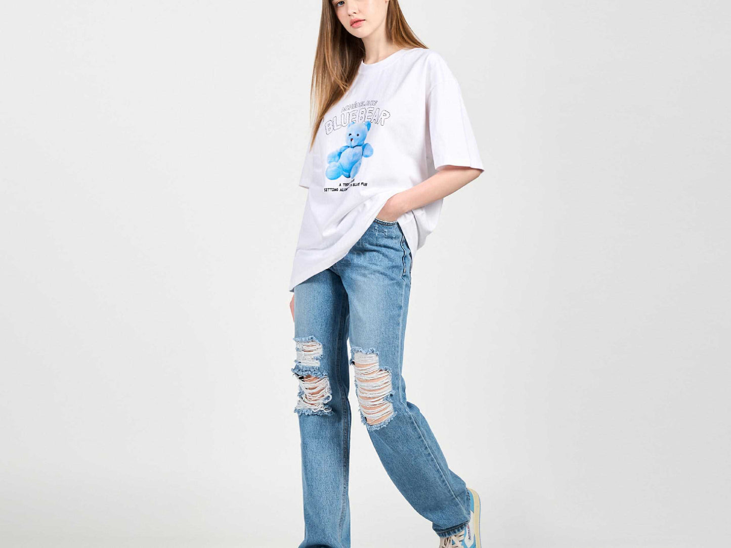 acmé de la vie BLUE TEDDY BEAR Short Sleeve T-Shirt (WHITE)