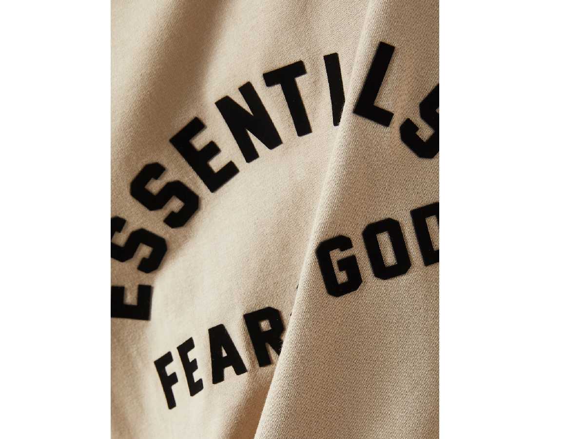 FOG – ESSENTIALS T-Shirt (DUSTY BEIGE)(BLACK FRONT)