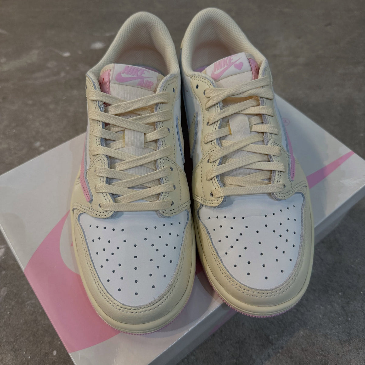 Nike Jordan 1 Retro Low OG SP x Travis Scott Muslin Pink
