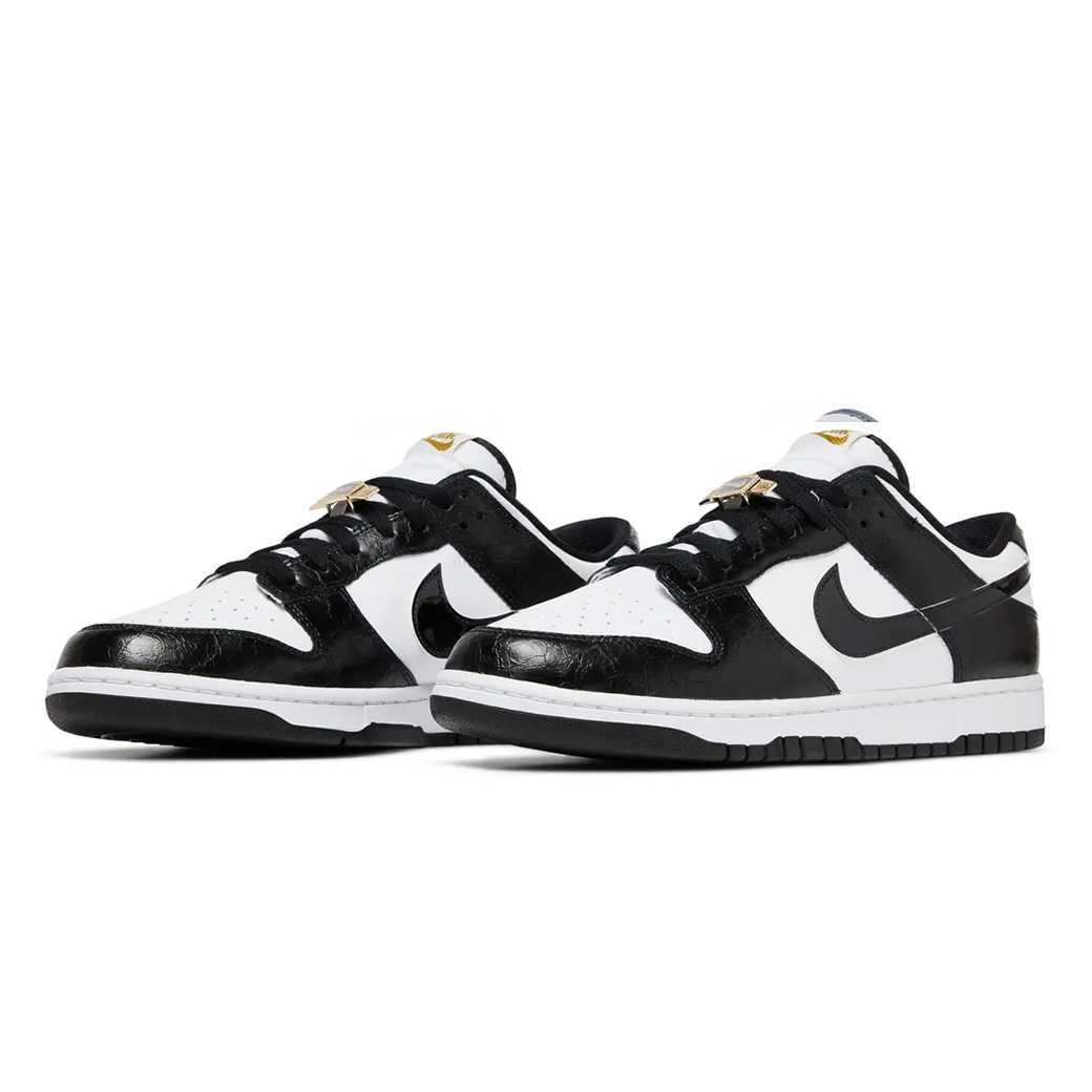 Nike Dunk Low World Champs สีดำและสีขาว