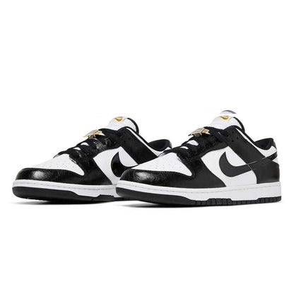 Nike Dunk Low World Champs สีดำและสีขาว