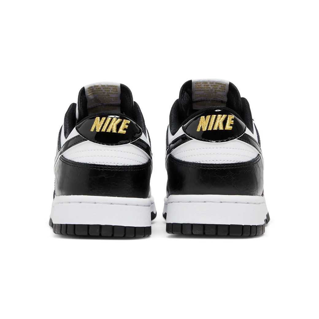 Nike Dunk Low World Champs สีดำและสีขาว