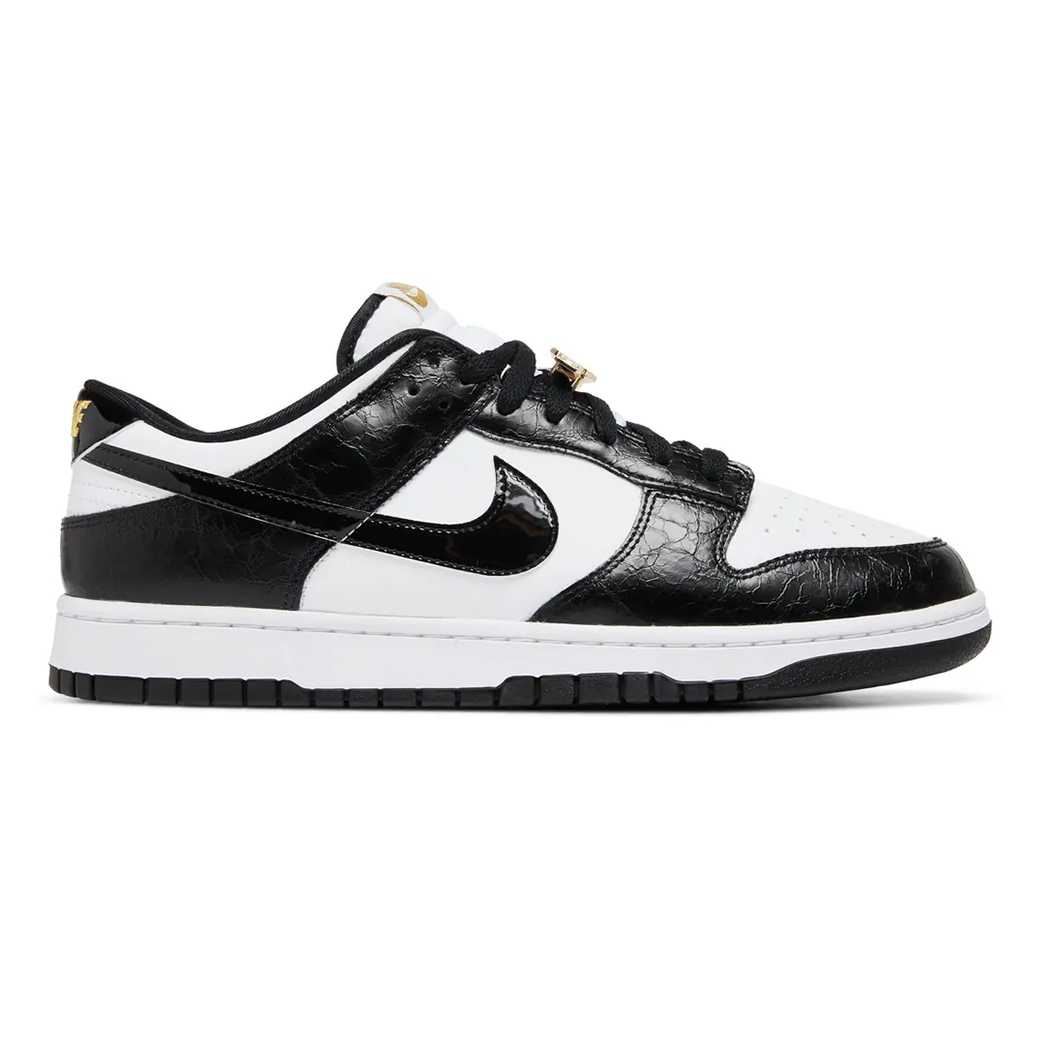 Nike Dunk Low World Champs สีดำและสีขาว