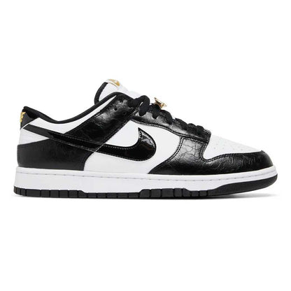 Nike Dunk Low World Champs สีดำและสีขาว