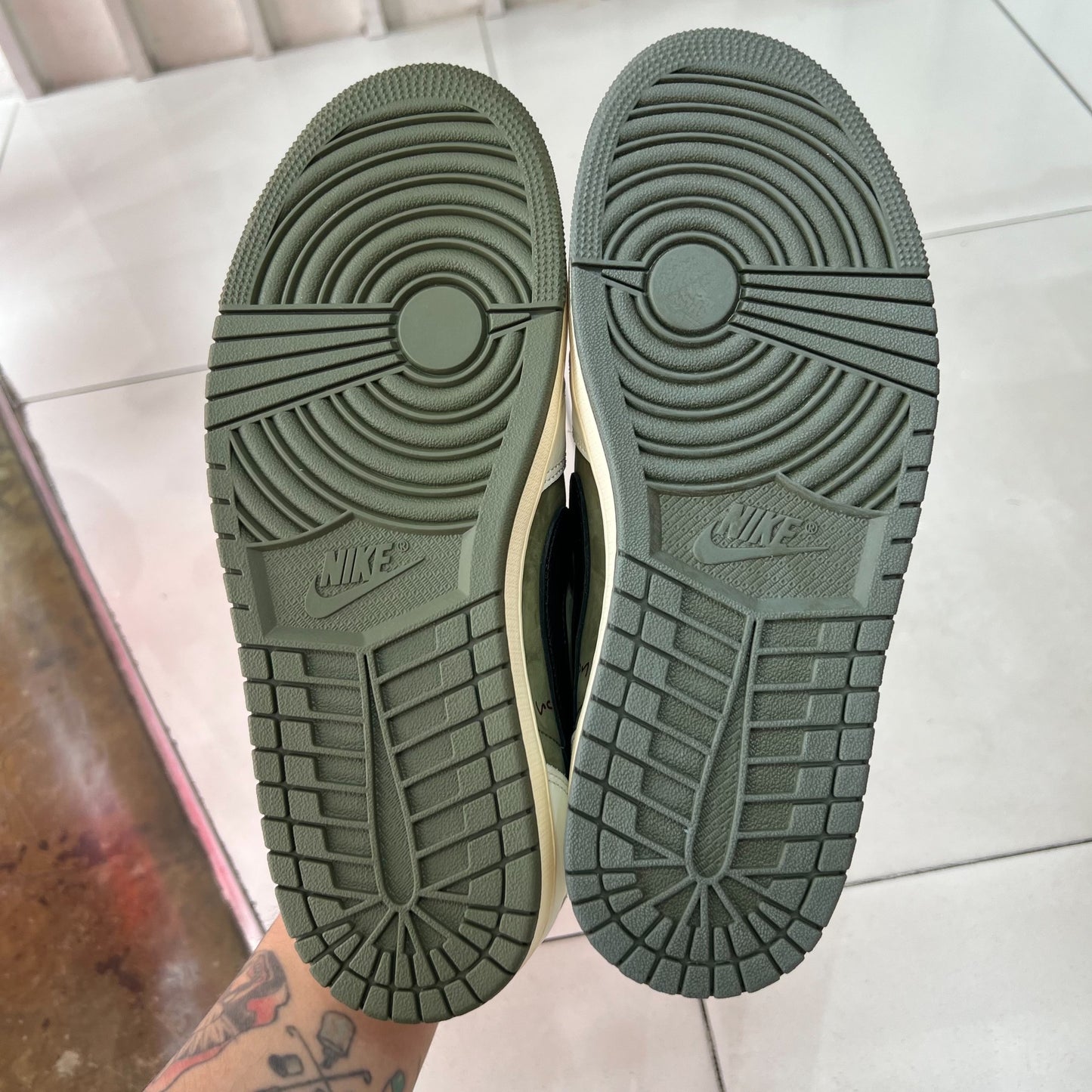Nike Jordan 1 Retro Low OG SP X Travis Scott Medium Olive